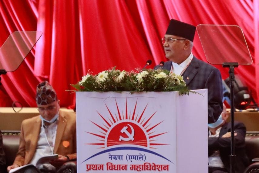 एमाले विधान महाधिवेशनमा उठेका प्रश्नको जवाफ अध्यक्ष ओलीले दिँदै